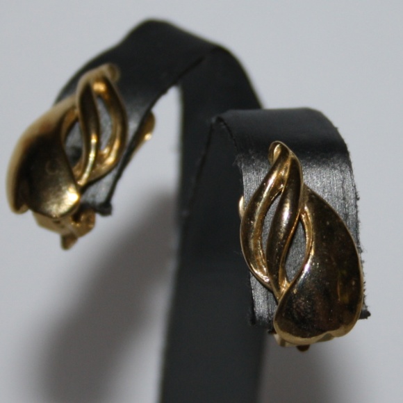Vintage Jewelry - Vintage gold earrings Vintage Jewelry - Vintage gold earrings